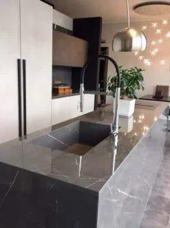 Cucina a prezzo ribassato ad isola design Segni up - irori Zampieri cucine