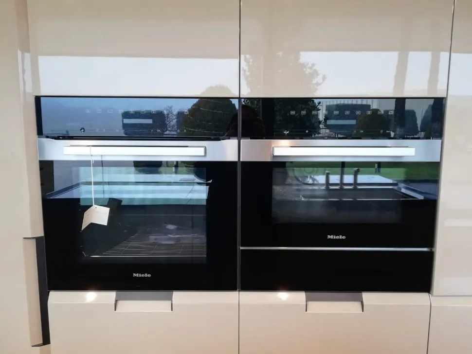 Cucina a prezzo ribassato con isola moderna Shape Poliform