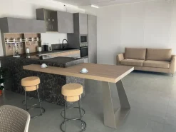 Cucina a prezzo scontato con penisola design Natural Moretti compact