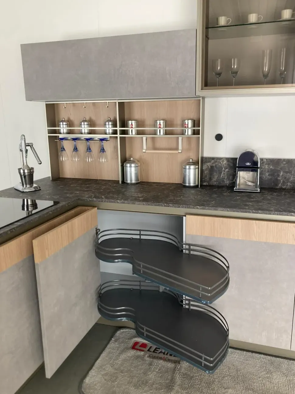 Cucina a prezzo scontato con penisola design Natural Moretti compact