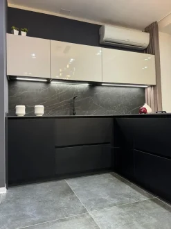 Cucina a prezzo scontato con penisola design Menta Miton