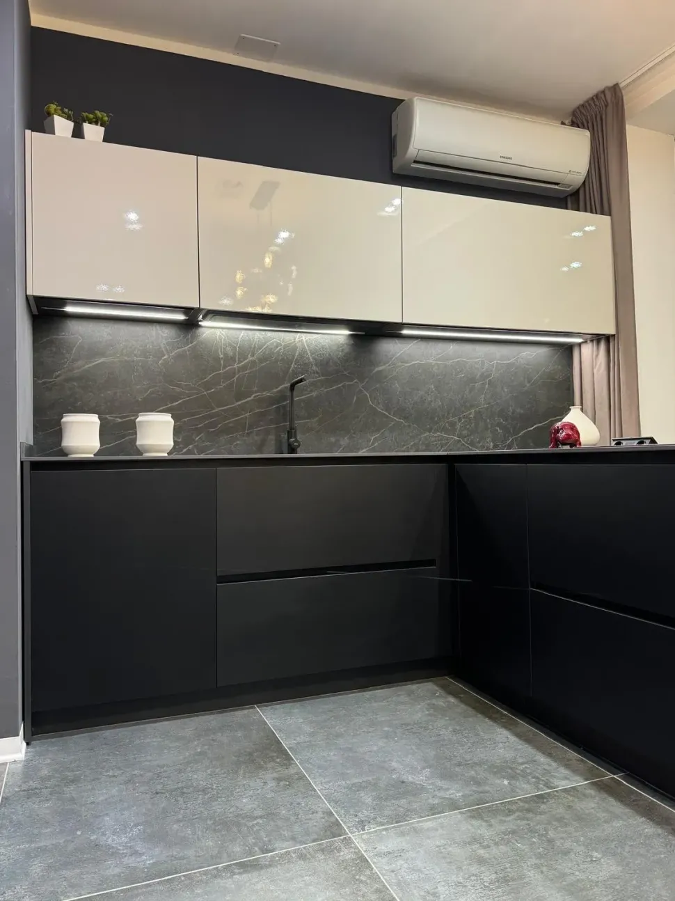 Cucina a prezzo scontato con penisola design Menta Miton