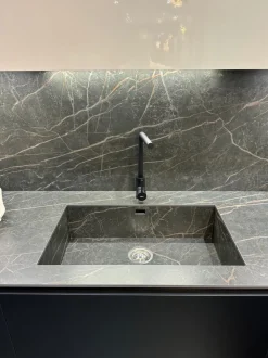 Cucina a prezzo scontato con penisola design Menta Miton