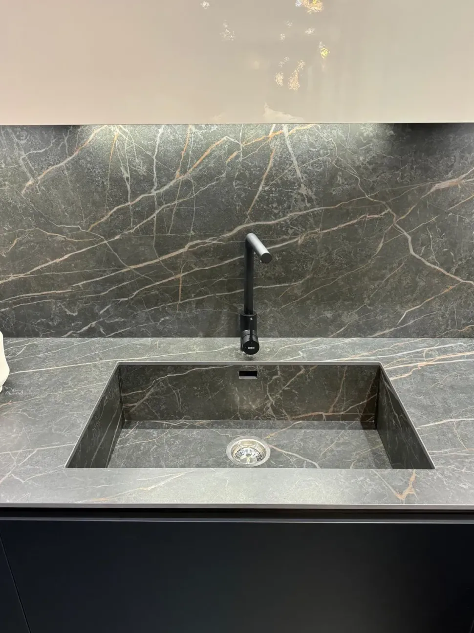 Cucina a prezzo scontato con penisola design Menta Miton