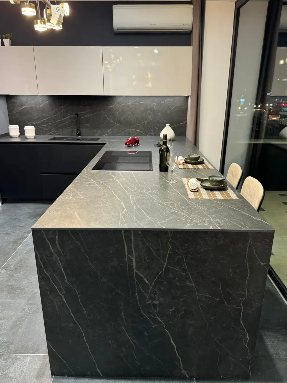 Cucina a prezzo scontato con penisola design Menta Miton