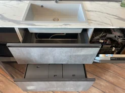 Cucina a prezzo scontato con penisola moderna Loft-wall Arrex