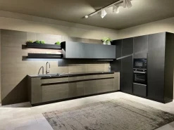 Cucina ad angolo Cesar con ribasso vantaggioso. Intarsiata con stile.