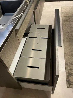 Cucina ad angolo Cesar con ribasso vantaggioso. Intarsiata con stile.