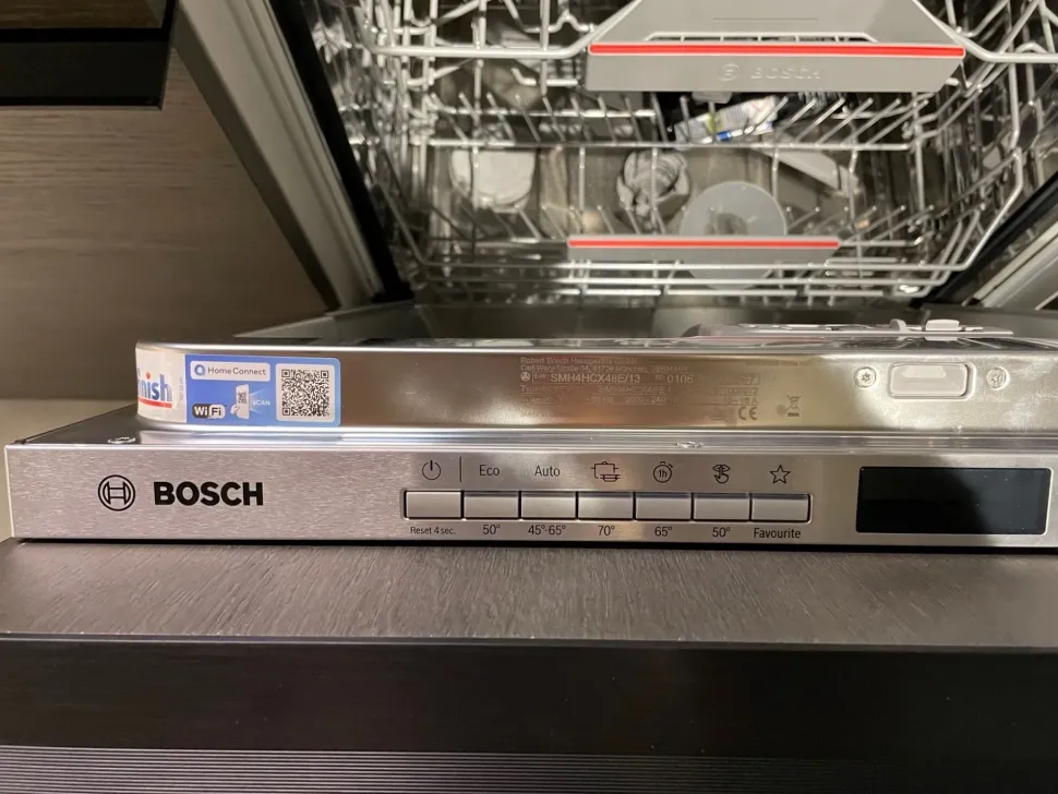 Cucina ad angolo Cesar con ribasso vantaggioso. Intarsiata con stile.