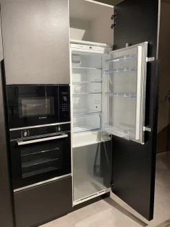 Cucina ad angolo Cesar con ribasso vantaggioso. Intarsiata con stile.