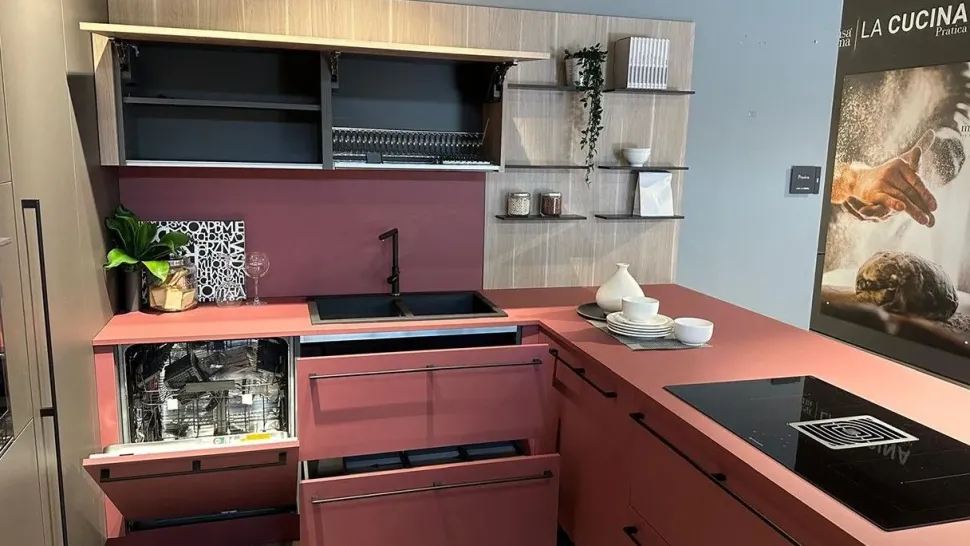 Cucina ad angolo in laccata opaco a prezzo ribassato 64%