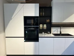 Cucina ad angolo in laccata opaco bianca Infinty a prezzo ribassato