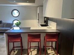 Cucina ad angolo in laccata opaco bianca Infinty a prezzo ribassato