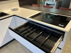 Cucina ad angolo in laccata opaco bianca Infinty a prezzo ribassato