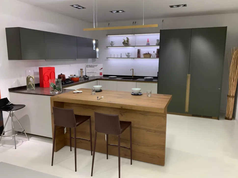 Cucina ad angolo in laccata opaco a prezzo ribassato 28%