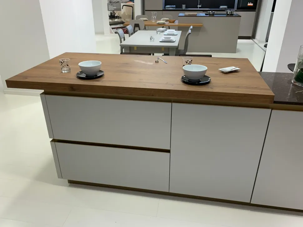 Cucina ad angolo in laccata opaco a prezzo ribassato 28%