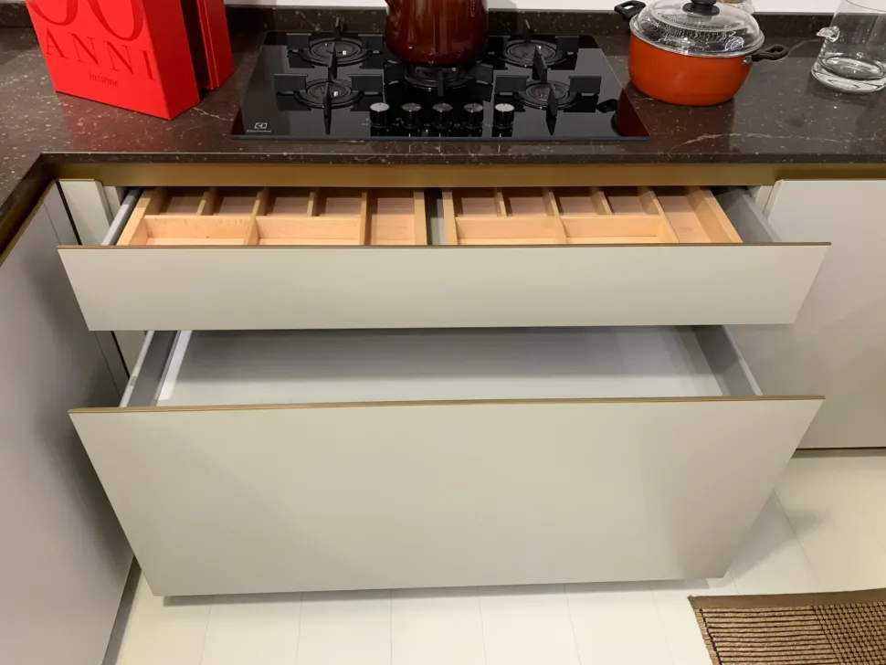 Cucina ad angolo in laccata opaco a prezzo ribassato 28%