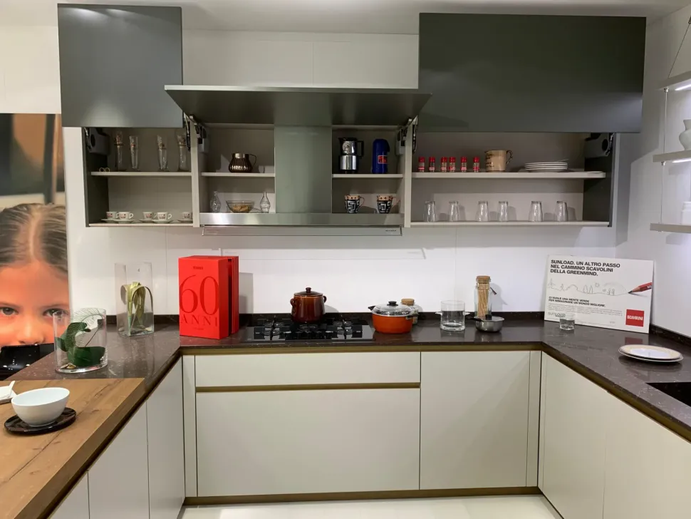 Cucina ad angolo in laccata opaco a prezzo ribassato 28%