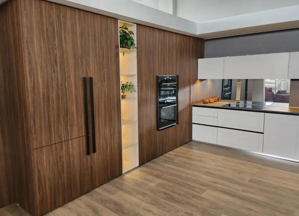 Cucina ad angolo in laccato opaco modello Crono7 ad un prezzo riservato