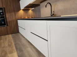 Cucina ad angolo in laccato opaco modello Crono7 ad un prezzo riservato
