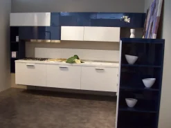 Cucina ad angolo in laccato lucido bianca Plan materic  a prezzo ribassato