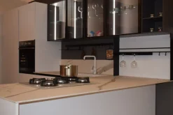 Cucina ad angolo in laminato lucido a prezzo ribassato 50%