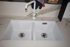 Cucina ad angolo in laminato lucido a prezzo ribassato 50%