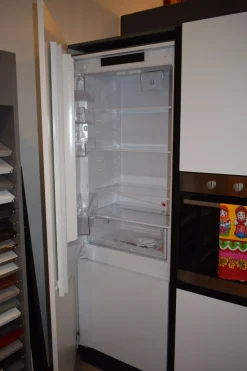 Cucina ad angolo in laminato lucido a prezzo ribassato 50%