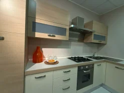 Cucina ad angolo in laminato materico rovere chiaro Papavero  a prezzo ribassato