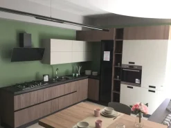 Cucina ad angolo in laminato materico a prezzo scontato