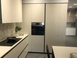 Cucina ad angolo in laminato materico a prezzo ribassato 34%