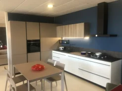 Cucina ad angolo in laminato opaco a prezzo ribassato 23%