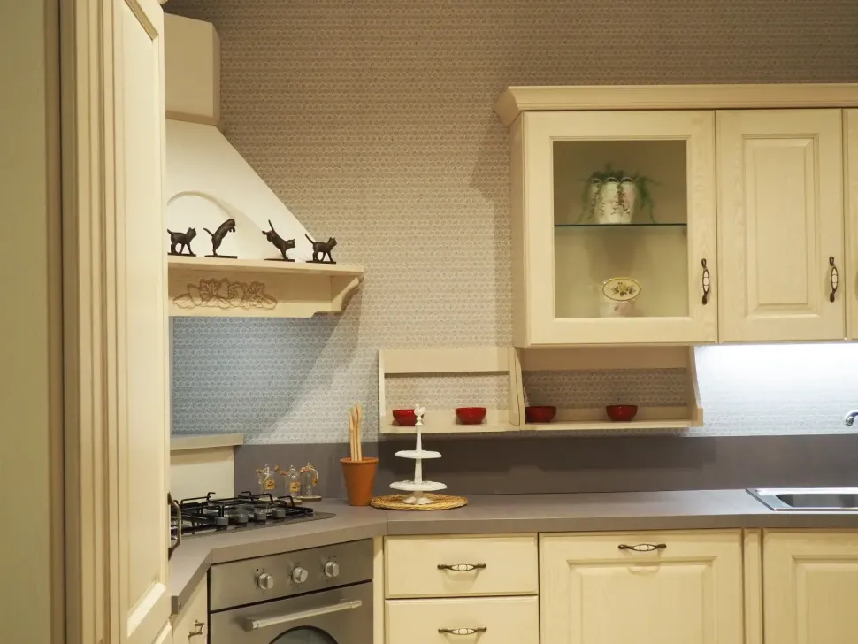 Cucina ad angolo in legno magnolia Madeleine a prezzo ribassato