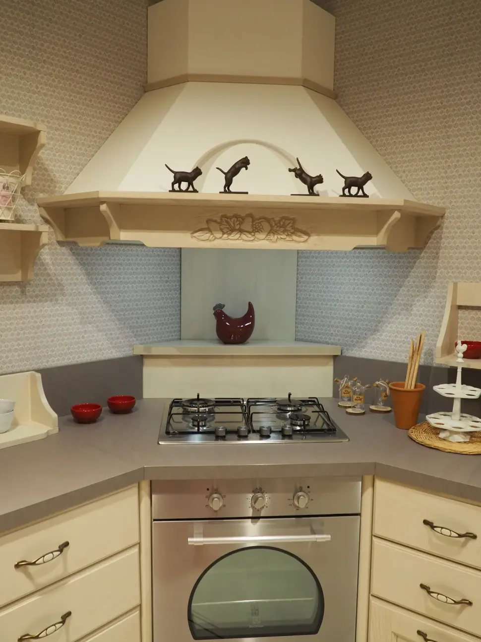 Cucina ad angolo in legno magnolia Madeleine a prezzo ribassato