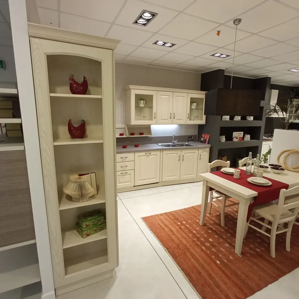 Cucina ad angolo in legno magnolia Madeleine a prezzo ribassato