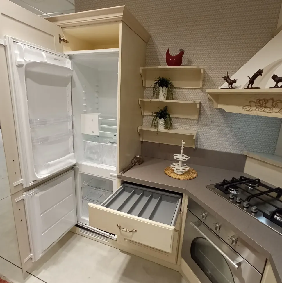 Cucina ad angolo in legno magnolia Madeleine a prezzo ribassato