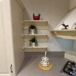 Cucina ad angolo in legno magnolia Madeleine a prezzo ribassato