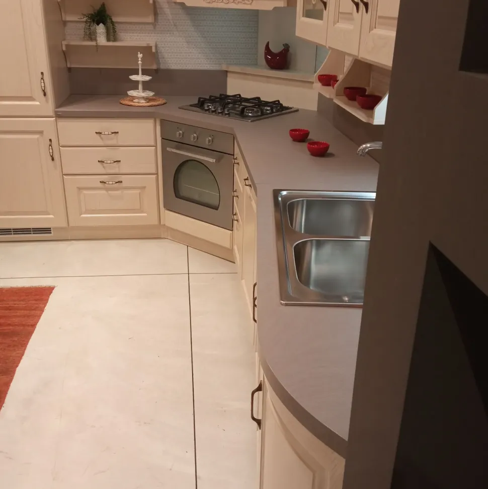 Cucina ad angolo in legno magnolia Madeleine a prezzo ribassato