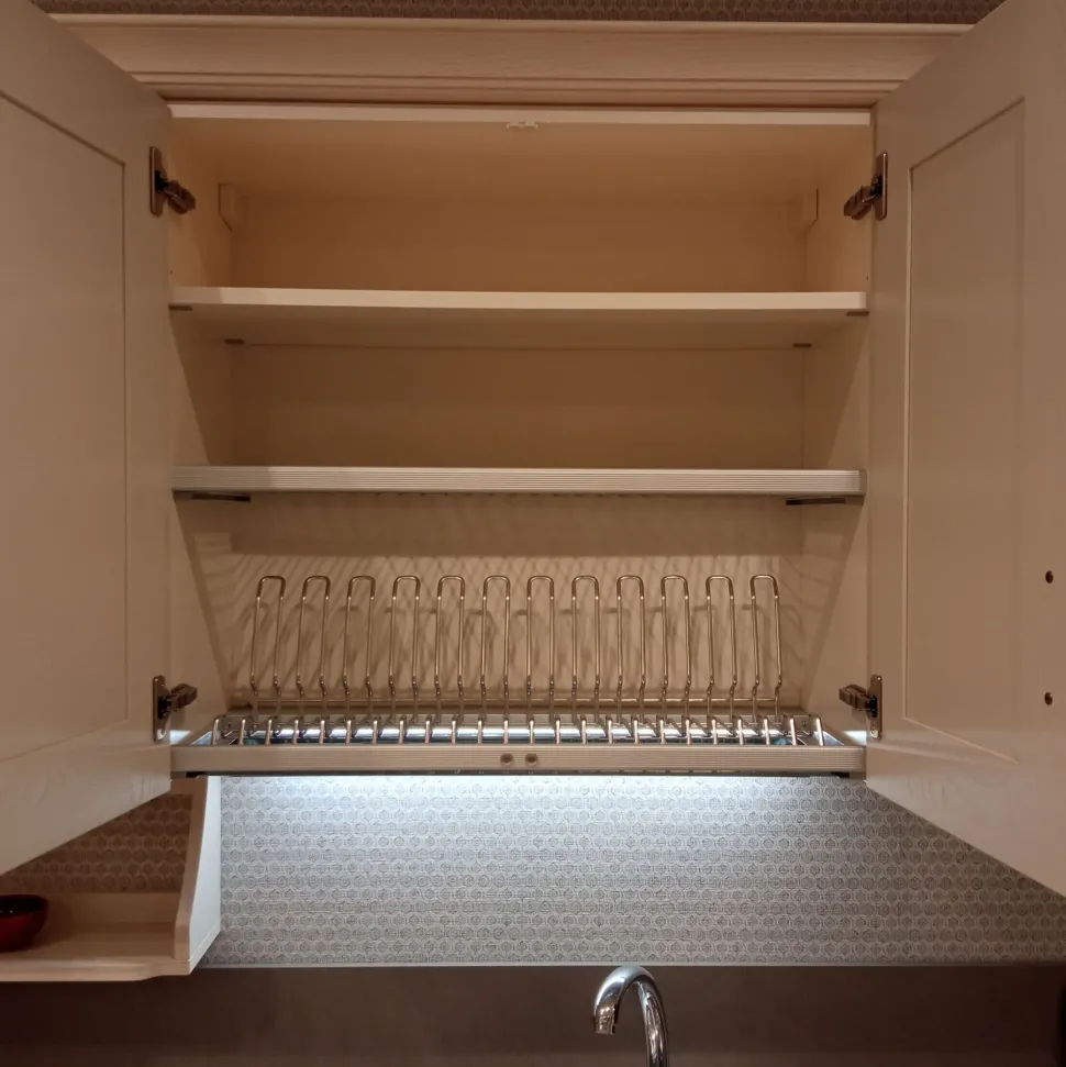 Cucina ad angolo in legno magnolia Madeleine a prezzo ribassato