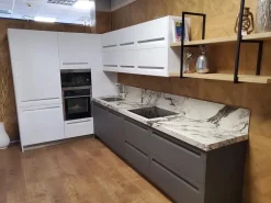 Cucina ad angolo in polimerico opaco bianca Expo a prezzo scontato