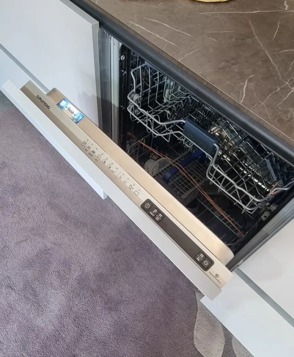 Cucina ad angolo in polimerico opaco altri colori Metropolis a prezzo scontato