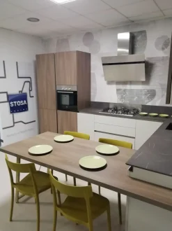 Cucina ad angolo in polimerico opaco a prezzo scontato 40%