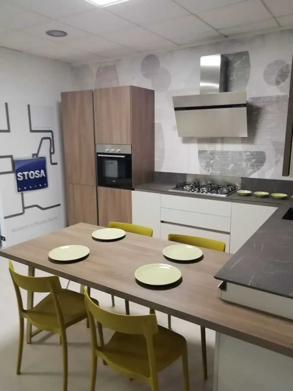 Cucina ad angolo in polimerico opaco a prezzo scontato 40%