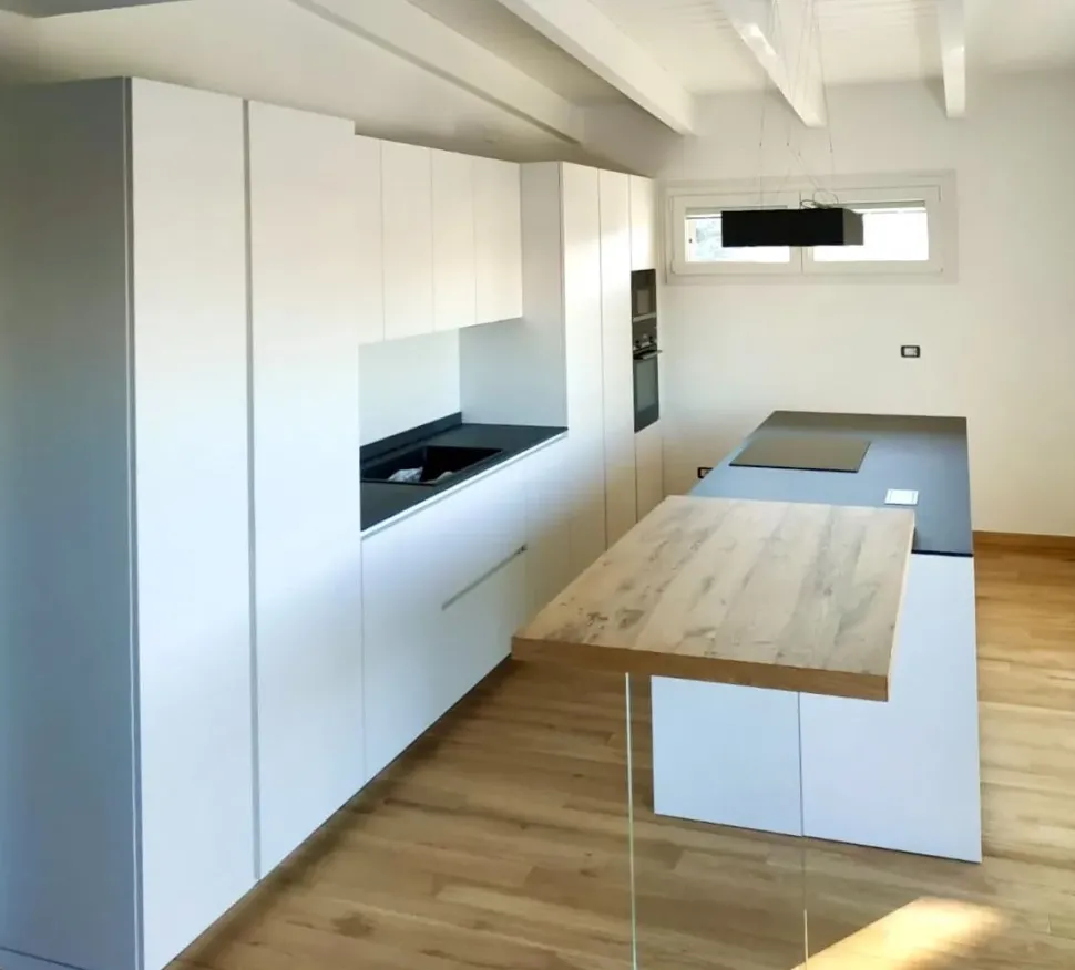 Cucina ad isola design Ingrosso cucine moderne icm32 Primopiano cucine a prezzo scontato