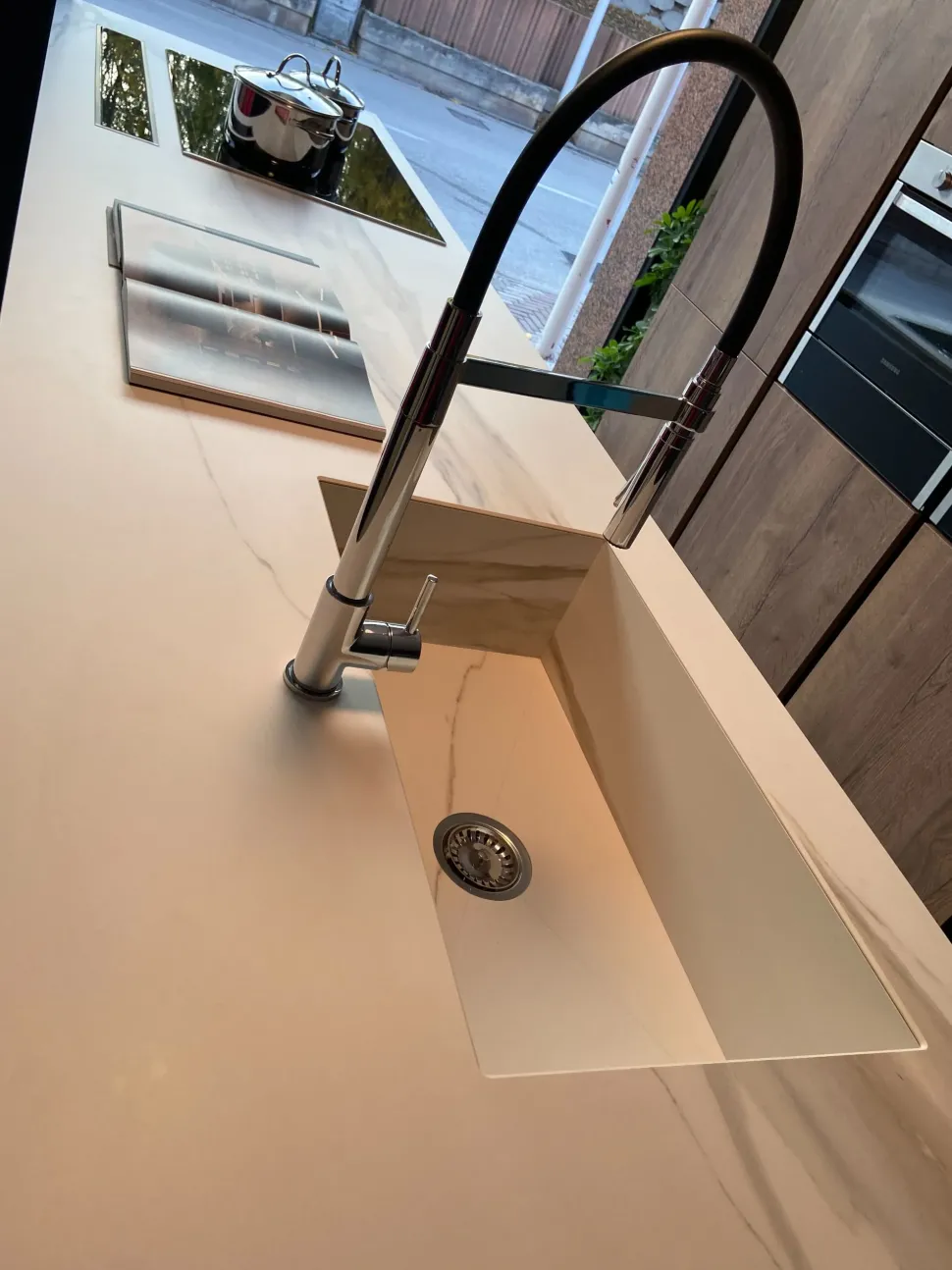 Cucina ad isola in kerlite a prezzo scontato 30%