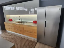 Cucina ad isola in laccato lucido modello Kristal ad un prezzo riservato