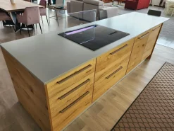 Cucina ad isola in laccato lucido modello Kristal ad un prezzo riservato