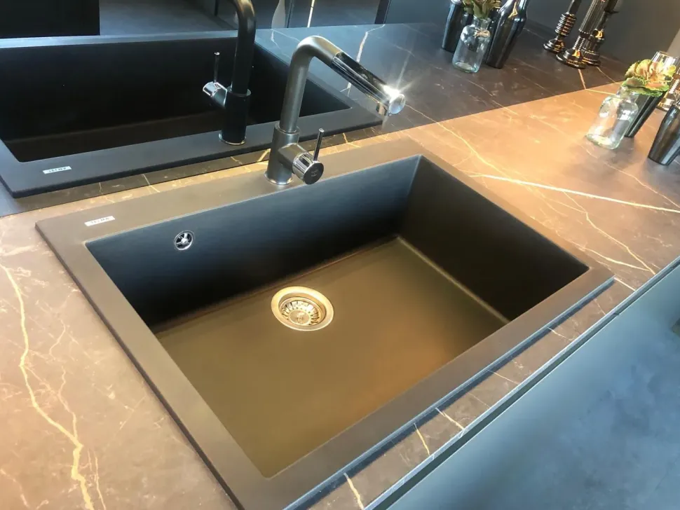 Cucina ad isola in laccato opaco a prezzo scontato 30%