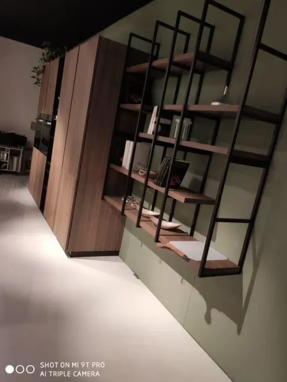 Cucina ad isola in laminato opaco bianca Kalì z6 a prezzo ribassato