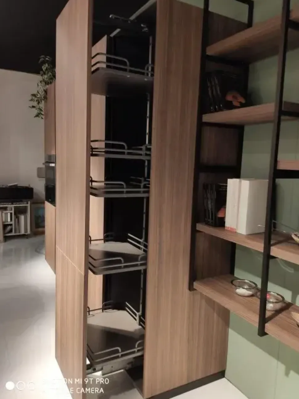 Cucina ad isola in laminato opaco bianca Kalì z6 a prezzo ribassato